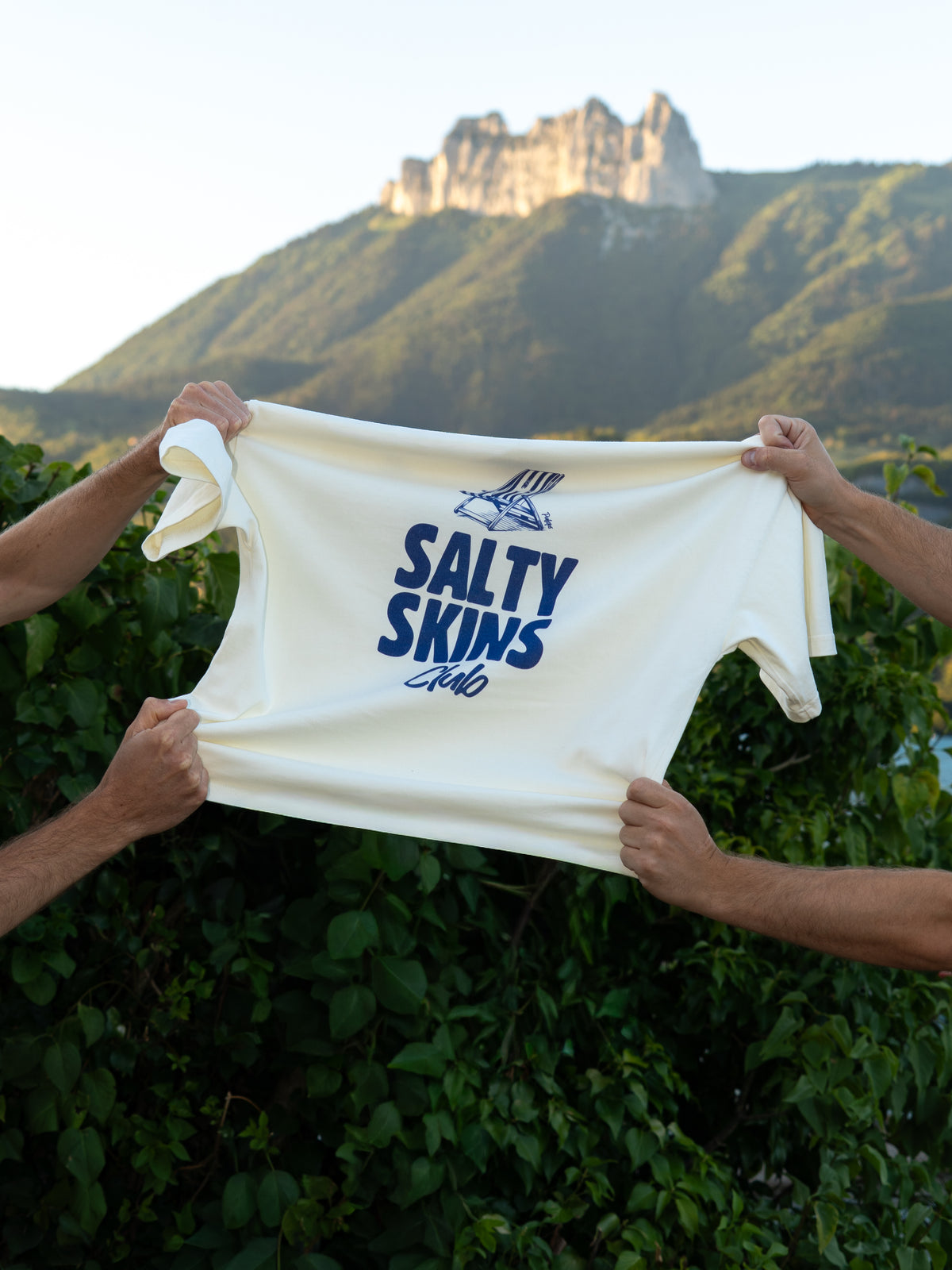T-shirt Salty Skins Club